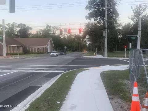 660 Cahoon Rd S, Jacksonville, FL 32221