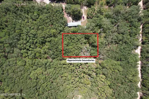 229 Orchard Ave, Hollister, FL 32147