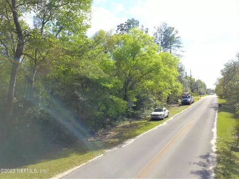407 Holiday Dr, Interlachen, FL 32148