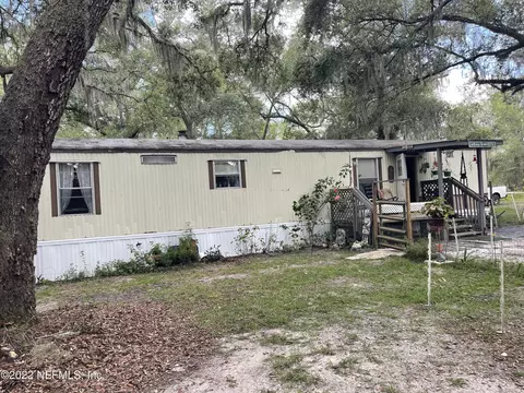 139 Woodland Ln, Hawthorne, FL 32640