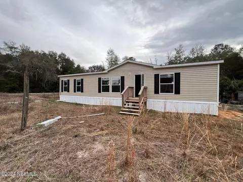 935 Dawn Ave, Interlachen, FL 32148