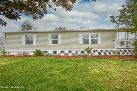 130 Holly Hill Ln, Hawthorne, FL 32640