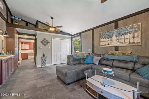 122 Boll Green Dr, Interlachen, FL 32148