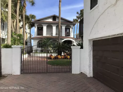 525 Beach Ave, Atlantic Beach, FL 32233