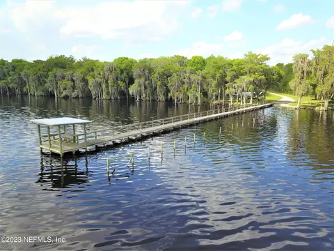 519 Gardenia Ave, Georgetown, FL 32139
