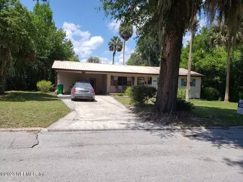 206 Oleander Ave, Crescent City, FL 32112