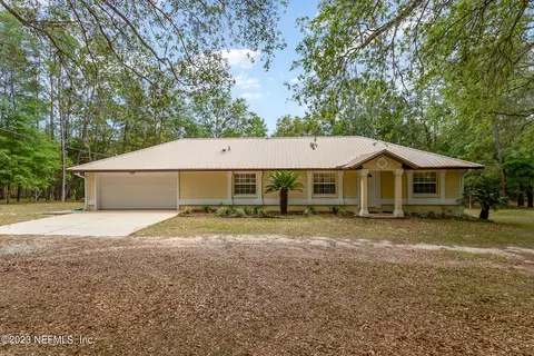 104 Hour Glass Cir, Hawthorne, FL 32640