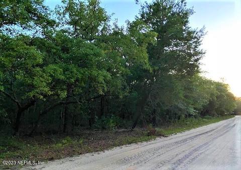 11 Tifton Street, Interlachen, FL 32148
