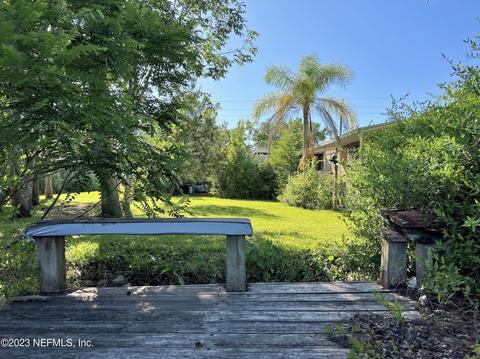 306 Paradise Cir, Satsuma, FL 32189