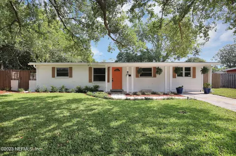 90 Saratoga Cir S, Atlantic Beach, FL 32233