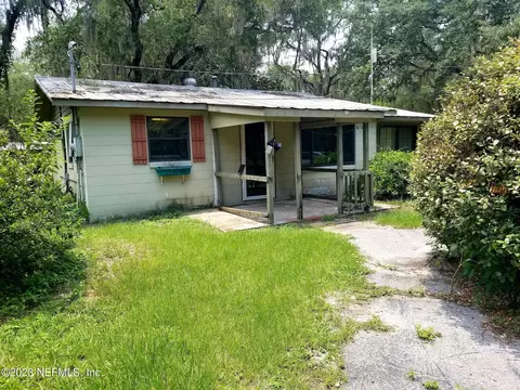 105 Azalea Ln, Pomona Park, FL 32181