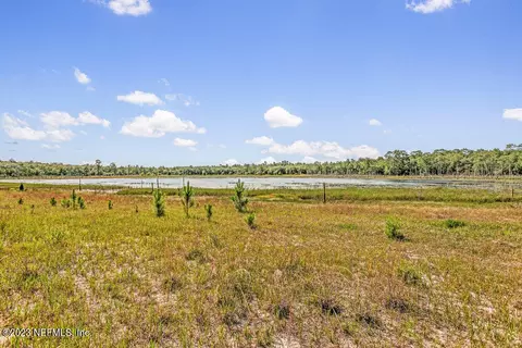 1379 State Rte 100, Melrose, FL 32666