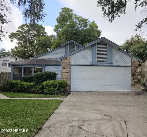 5457 Marsh Creek Dr, Jacksonville, FL 32277