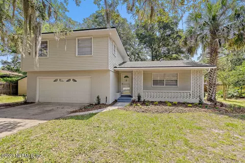 1847 La Launa Cir W, Jacksonville, FL 32225