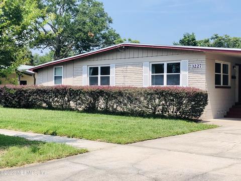3227 Plumtree Dr, Jacksonville, FL 32277