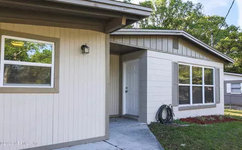 2308 Looking Glass Ln, Jacksonville, FL 32210