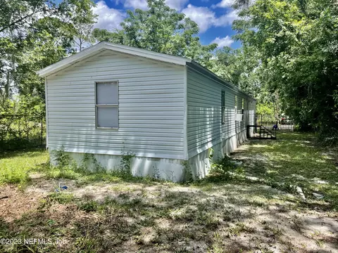 207 Harris St E, Palatka, FL 32177