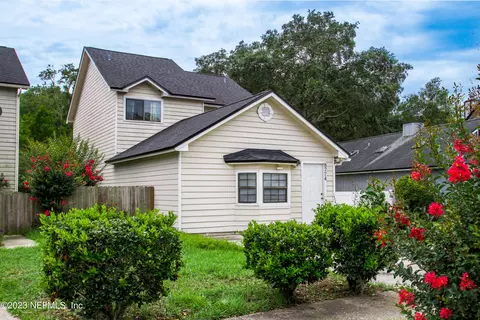8774 Townsquare Dr S, Jacksonville, FL 32216