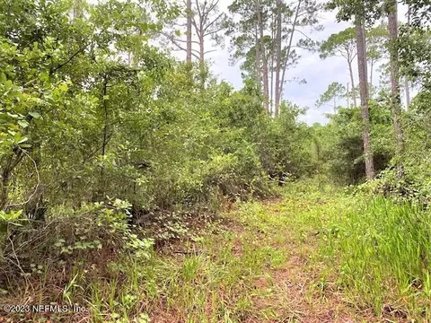 7 Colonial Avenue, Crescent City, FL 32112