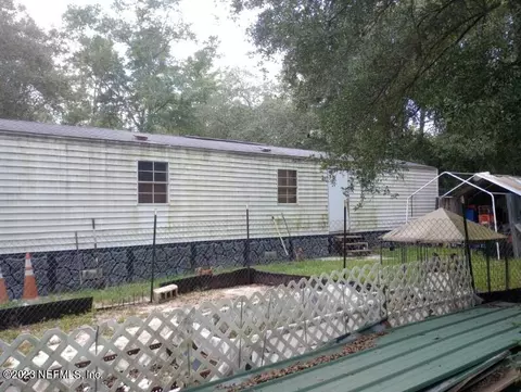 127 Kitty Ave, Interlachen, FL 32148