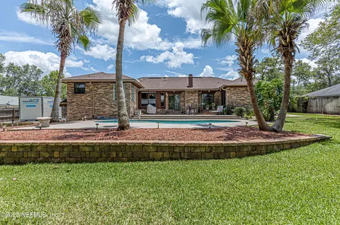 906 Lakeridge Dr, Orange Park, FL 32065
