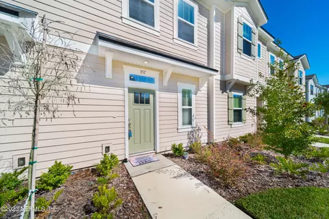 357 Annies Pl, Jacksonville, FL 32218