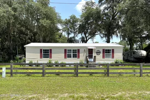 102 Compton St, Interlachen, FL 32148