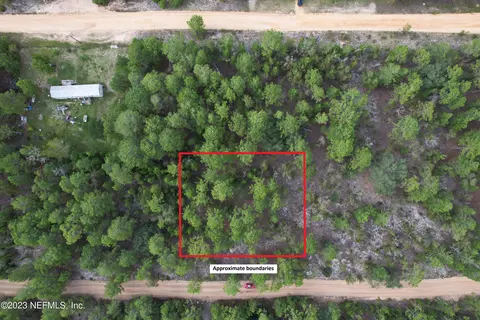 410 Flagler Dr, Interlachen, FL 32148