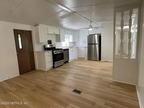 109 Hoover Ln, Satsuma, FL 32189