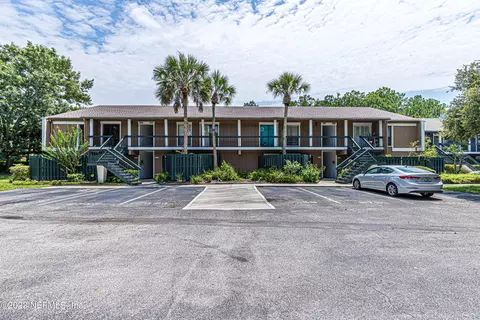 8753 Como Lake Dr, Jacksonville, FL 32256
