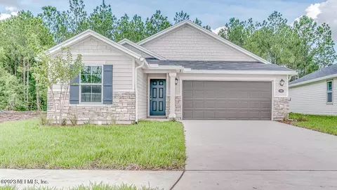 586 Panther Lake Pkwy, Jacksonville, FL 32221