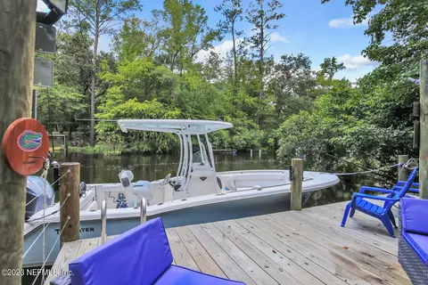 4120 Honeysuckle Cir, Middleburg, FL 32068