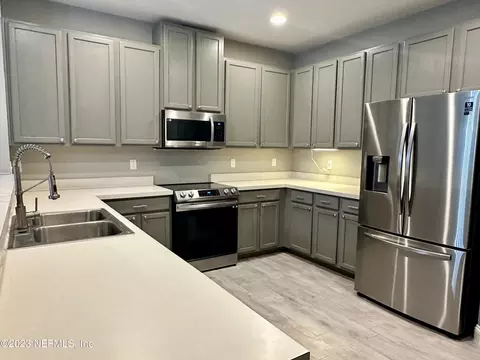 12196 Hayden Lakes Cir, Jacksonville, FL 32218