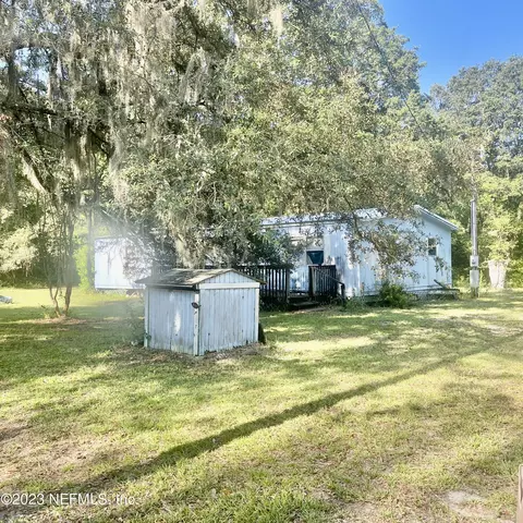 111 Smokey Ave, Interlachen, FL 32148