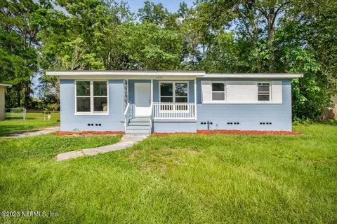 6929 Restlawn Dr, Jacksonville, FL 32208