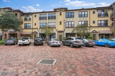 9823 Tapestry Park Cir #112, Jacksonville, FL 32246