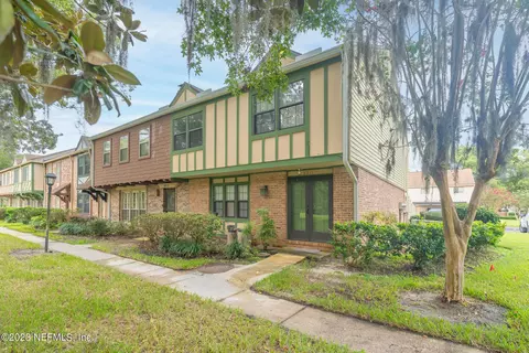 8217 Kensington Sq, Jacksonville, FL 32217