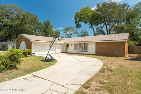 1835 Twelve Oaks Ln E, Neptune Beach, FL 32266