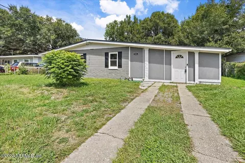 5303 Penn Cir, Jacksonville, FL 32207