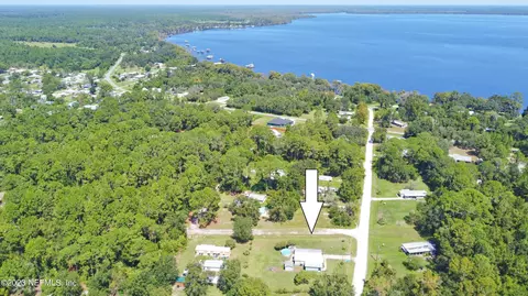 105 Riviera Dr, Crescent City, FL 32112