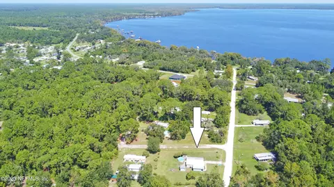 105 Riviera Dr, Crescent City, FL 32112