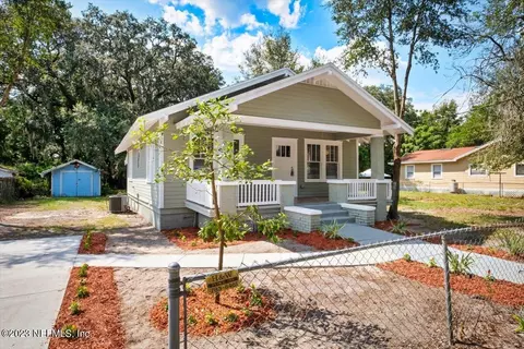 7576 Calvin St, Jacksonville, FL 32208
