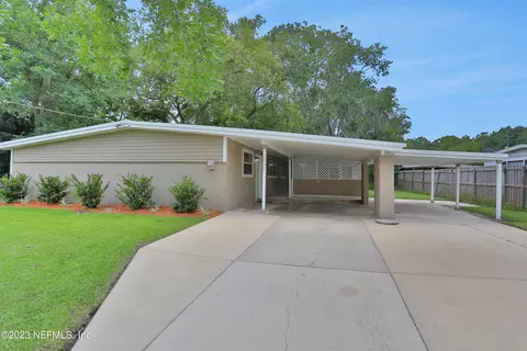 7048 Cherbourg Ave N, Jacksonville, FL 32205