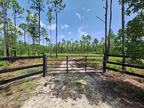 112 E Marion St, Palatka, FL 32177