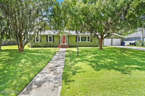 201 W Vivian Dr, Hastings, FL 32145