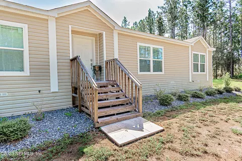16697 Crews Rd, Glen Saint Mary, FL 32040