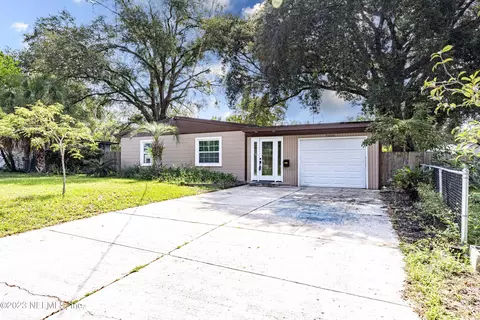 9806 N Eve Dr, Jacksonville, FL 32246