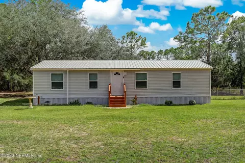 111 Hemlock St, Interlachen, FL 32148