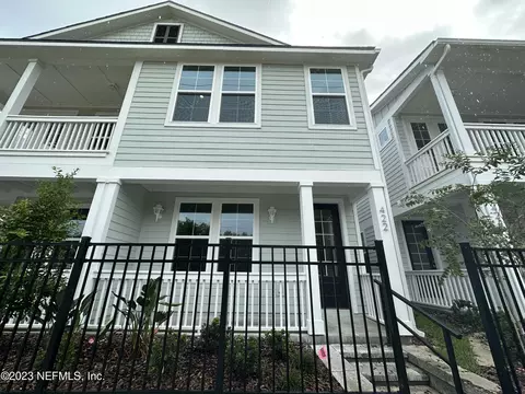 422 S 8th St S, Fernandina Beach, FL 32034