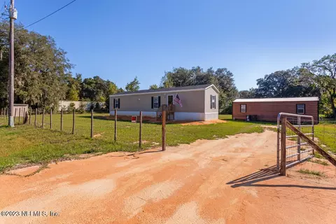 214 Anthony Ave, Interlachen, FL 32148